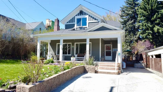 906 S  East St, Colfax, WA 99111
