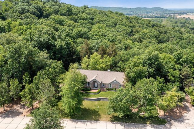 3707 Highland Trace Ct, Byrnes Mill, MO 63051