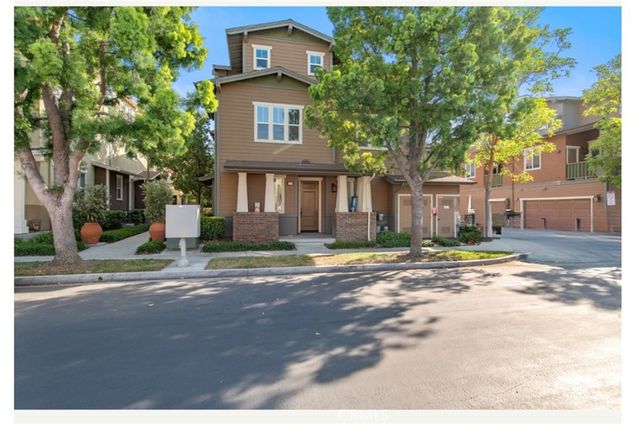 357 Flyers Ln, Tustin, CA 92782
