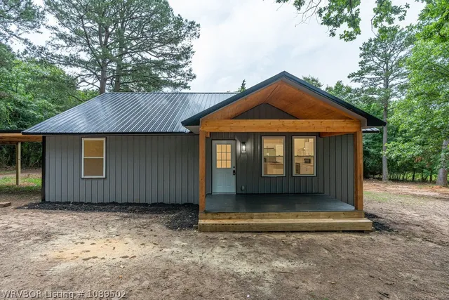3721 Village Dr, Van Buren, AR 72956