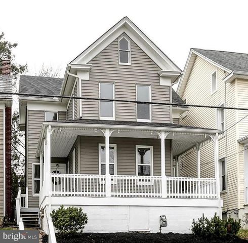 92 W  Broad St, Yoe, PA 17313