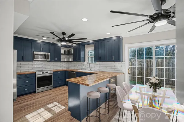 6041 Heath Valley Rd, Charlotte, NC 28210