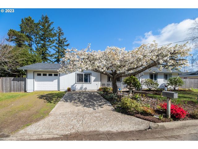 2035 16th St, Florence, OR 97439