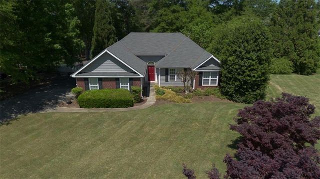 505 Weeping Willow Dr, Loganville, GA 30052