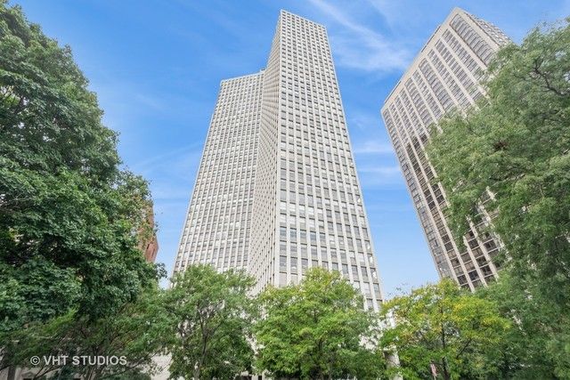 2626 N  Lakeview Ave #1002, Chicago, IL 60614