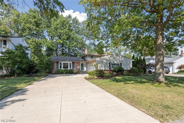 24396 Noreen Dr, North Olmsted, OH 44070