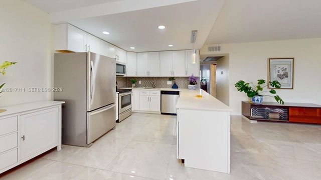 325 Wellington F #G, West Palm Beach, FL 33417
