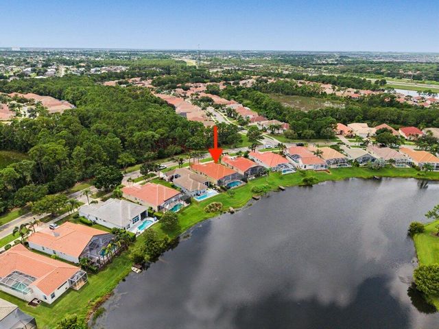 688 SW Lake Charles Circle, Port Saint Lucie, FL 34986