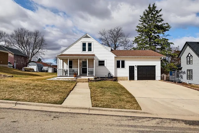 305 S  Warren St, South Wayne, WI 53587