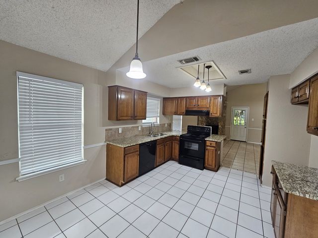 5 Canary Ct, Mansfield, TX 76063