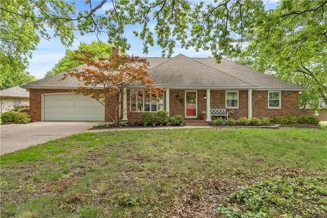 513 NE Balboa Ave, Lees Summit, MO 64063