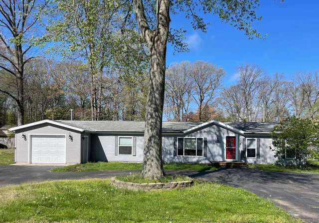 5074 Woodward, Coloma, MI 49038