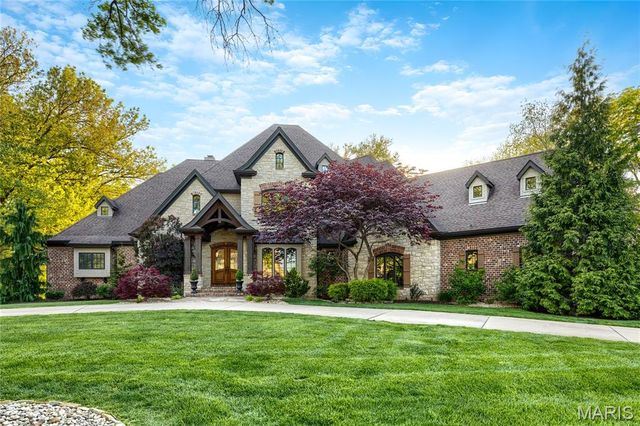 1015 Claymark Dr, Saint Louis, MO 63131