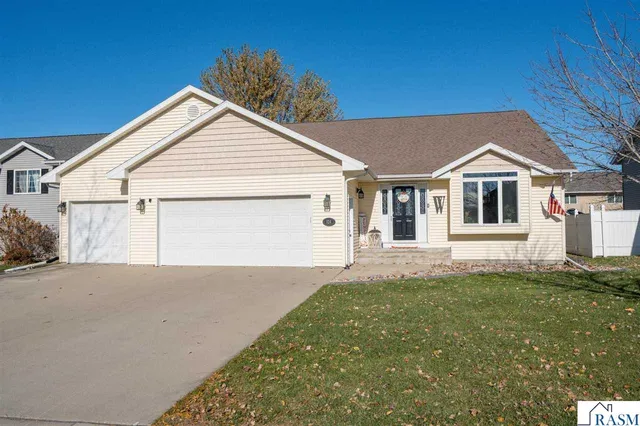 124 Lynx Ln, Mankato, MN 56001