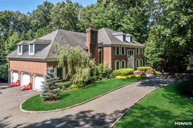 27 Cameron Rd, Saddle River, NJ 07458
