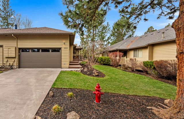 3031 Golf View Dr, Bend, OR 97703