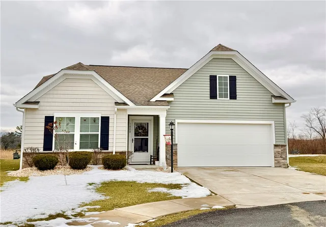 1008 Colonial Dr, Uniontown, PA 15401