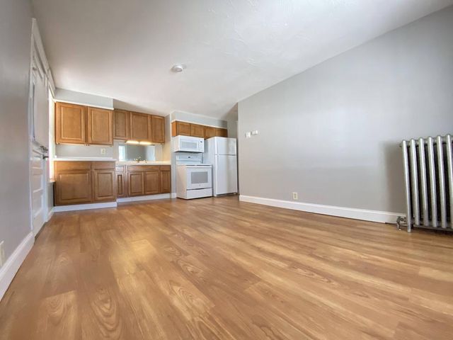 124 3rd St   #1R, Leominster, MA 01453