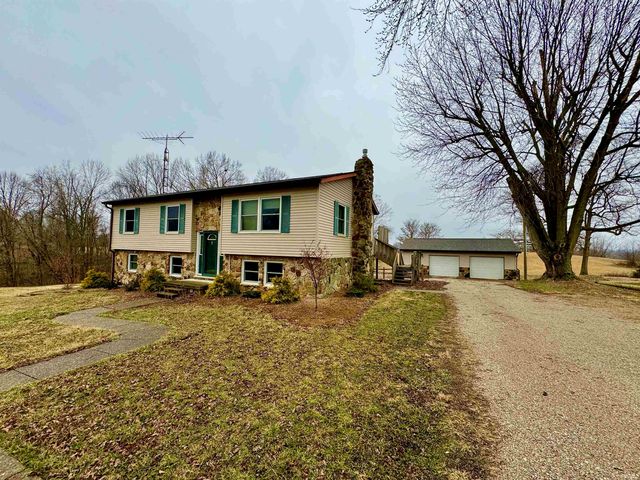 716 S  Country Estates Ln, Bloomfield, IN 47424