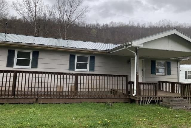 2547 State Route 825, Hagerhill, KY 41222