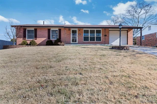 2948 Homewood Ave, Saint Charles, MO 63301