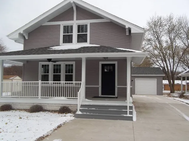 109 S  Main St, Lake View, IA 51450