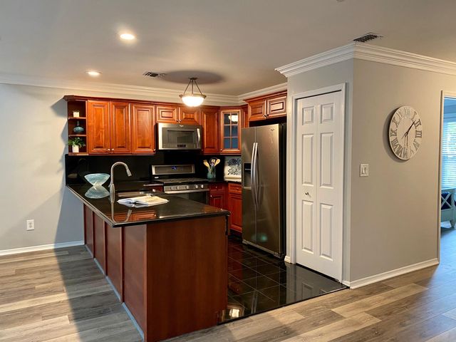 170 Horizon View Dr #1678320, Farmingville, NY 11738