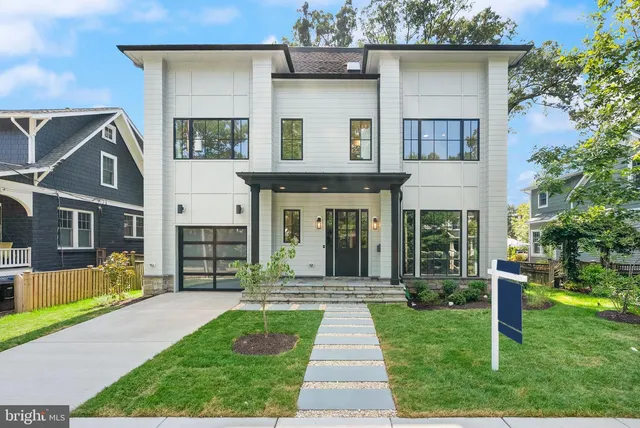 112 N  Highland St, Arlington, VA 22201