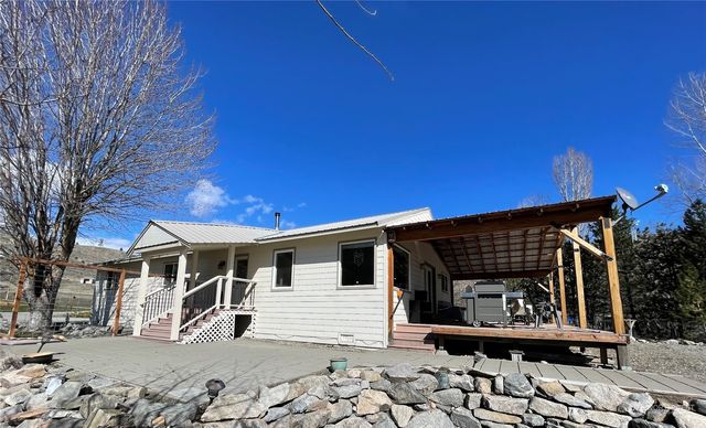 7 Larsen Road, Okanogan, WA 98840