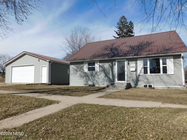 412 2nd Ave NW, Clark, SD 57225