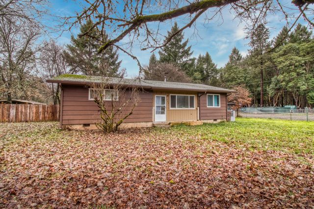 302 S  Kerby Ave, Cave Junction, OR 97523