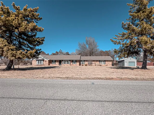 809 W  Fastrunner Rd, Fort Cobb, OK 73038
