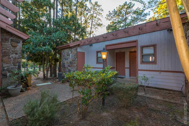402 Club Villa, Brookeland, TX 75931