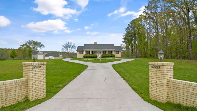 12229 Red Clay Rd, Apison, TN 37302