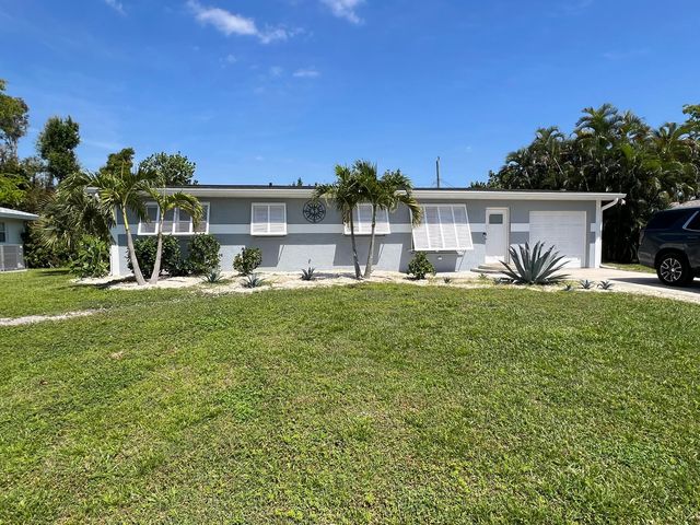 5221 York Ct, Cape Coral, FL 33904