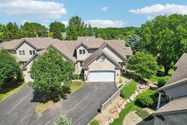 11975 Tiffany Ln, Eden Prairie, MN 55344