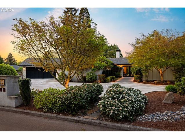 609 Rhododendron Dr, Vancouver, WA 98661