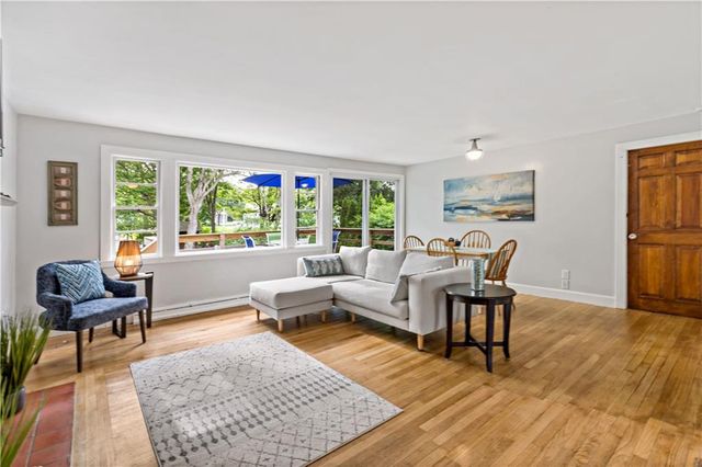 76 S  River Dr, Narragansett, RI 02882