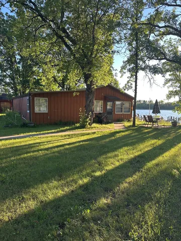 2022 Stanton Dr NW, Baudette, MN 56623
