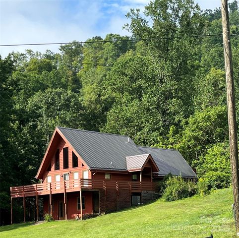 71 Travis Ln, Bakersville, NC 28705