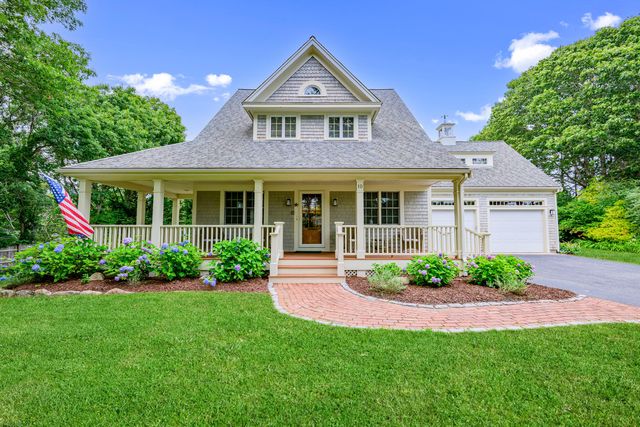 10 Abbey Gate Road, Cotuit, MA 02635