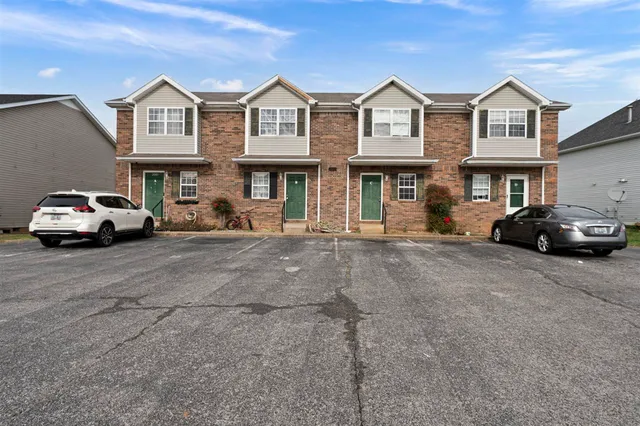 2043 Salisbury Dr, Bowling Green, KY 42101