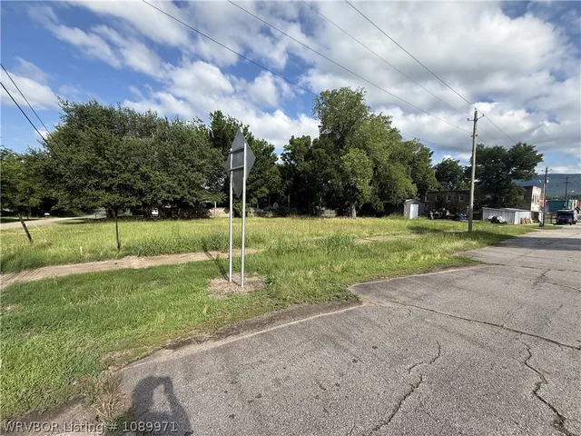 E  1st St, Hartford, AR 72938