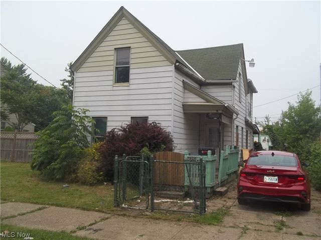 7806 Lawn Ave, Cleveland, OH 44102