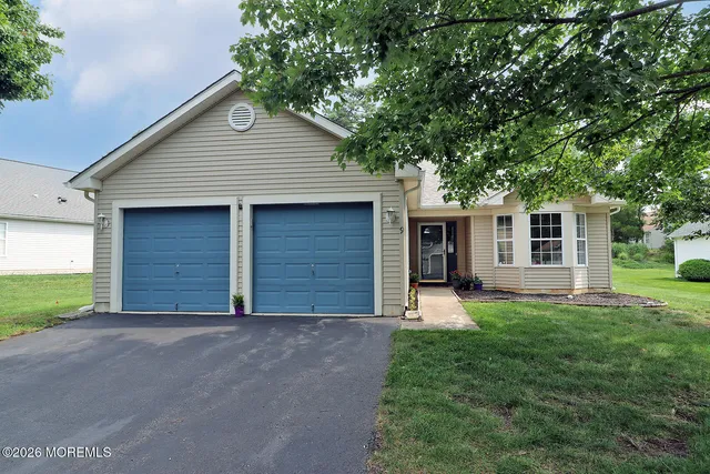 9 Ridgemont Lane, Whiting, NJ 08759