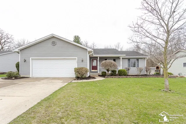 1897 Allan St, Adrian, MI 49221