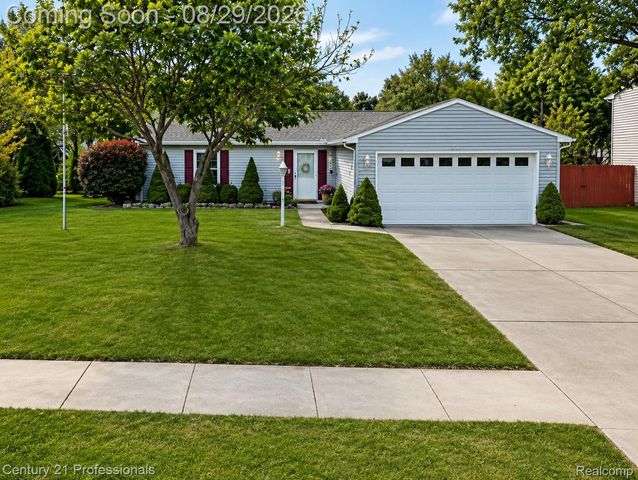 1148 Meadowlark Dr, Waterford, MI 48327