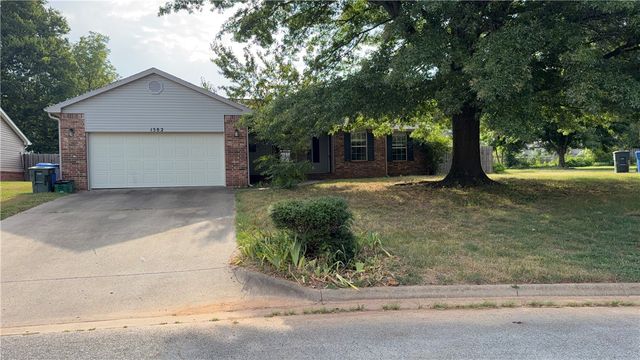1582 N  Stable Ave, Fayetteville, AR 72703