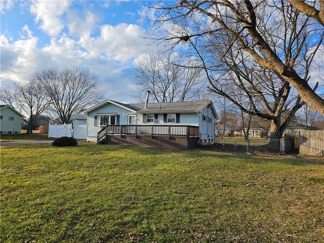 93 Vollmer Pkwy, Rochester, NY 14623