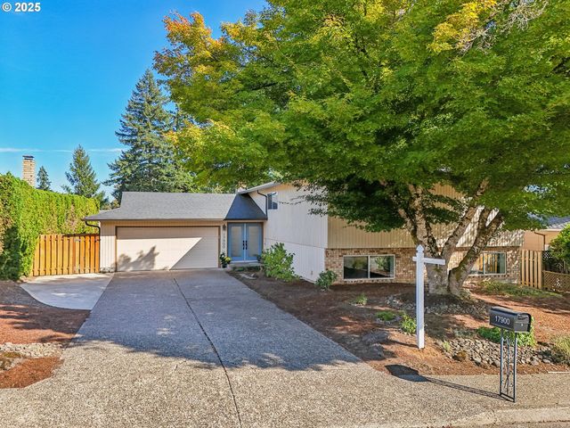 17900 Monticello Dr, Gladstone, OR 97027